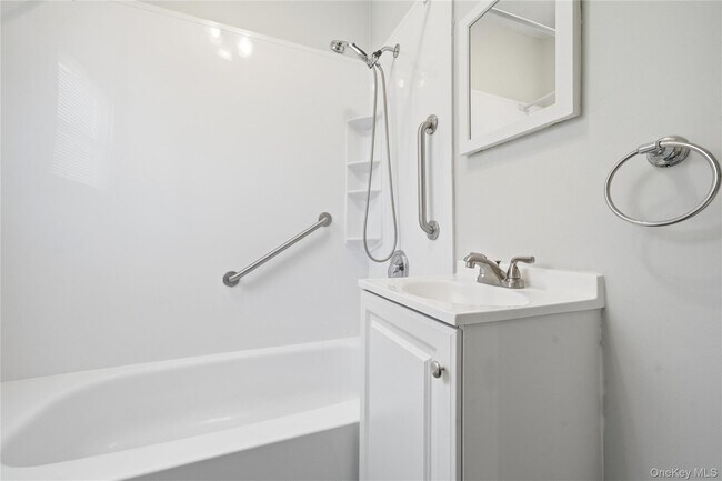 Building Photo - 163 Ketcham Ave