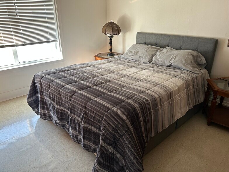 Queen Bed - 5308 LA-1
