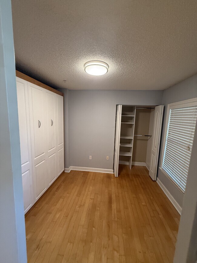 Building Photo - 2013 Dixie Belle Dr