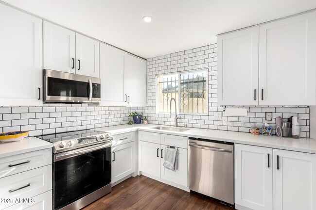 Building Photo - 1379 N 44th St