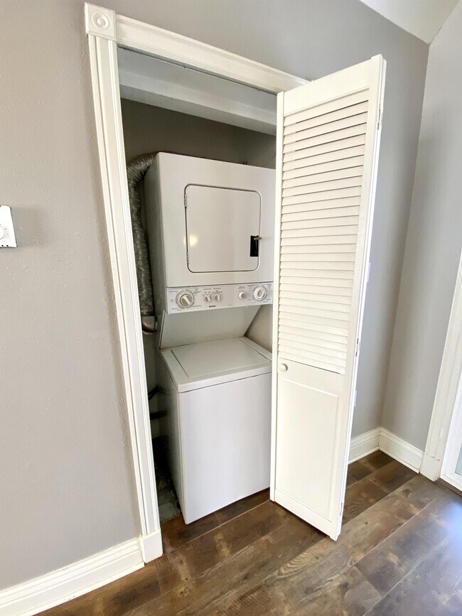 Building Photo - 955 5th St