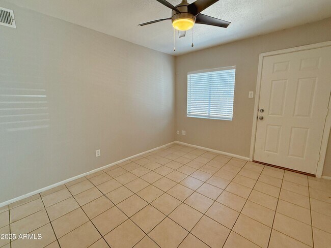 Building Photo - 1551 E Christy Dr
