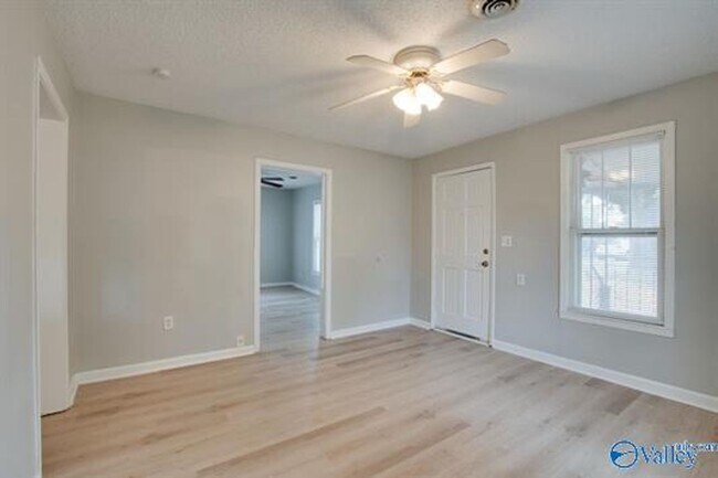 Building Photo - 2603 6th Ave SW