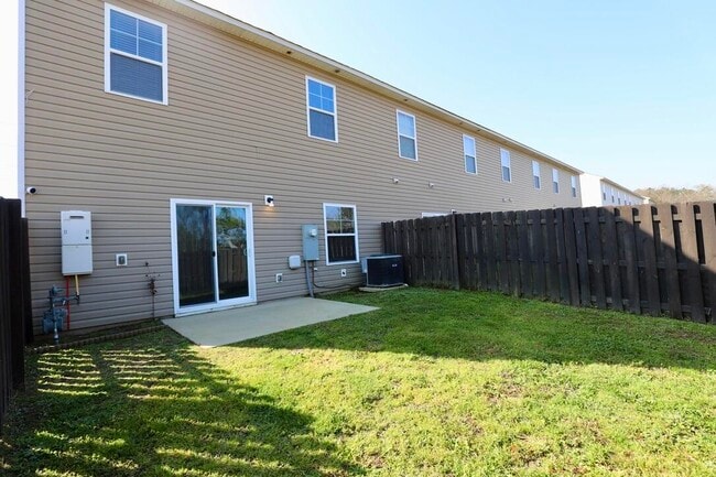 Building Photo - 2943 Old Field Rd