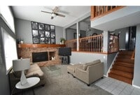 Building Photo - Spacious townhome- 3 bed/2.5ba -Community Pool! SLP- Available May 1