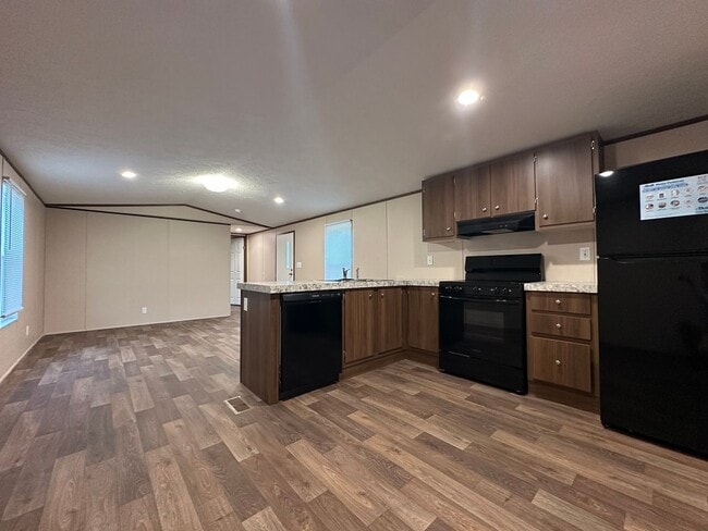 Building Photo - 145 Littleton St