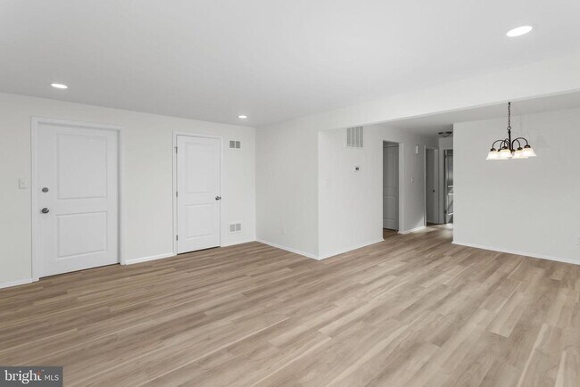 Building Photo - 295 Lander Dr