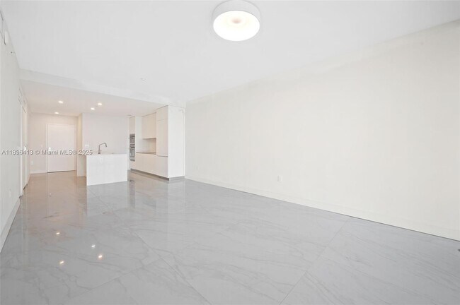 Building Photo - 700 NE 24th St