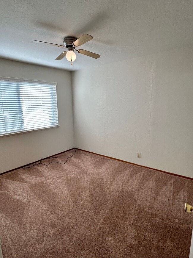 Building Photo - Very nice single family house in the Grimm...
