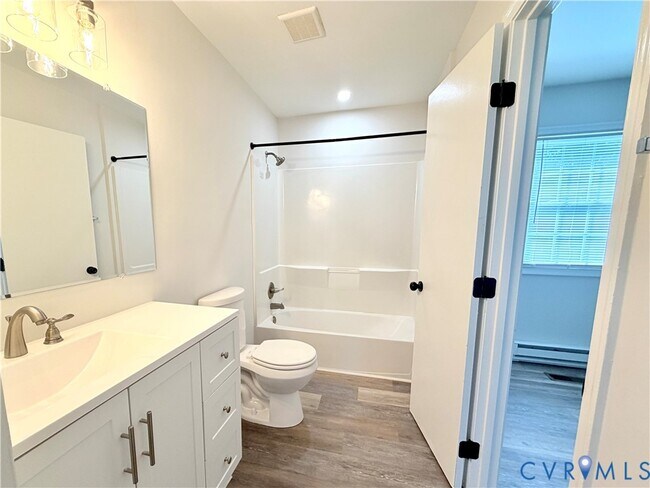 Building Photo - 5835 Huntingcreek Dr