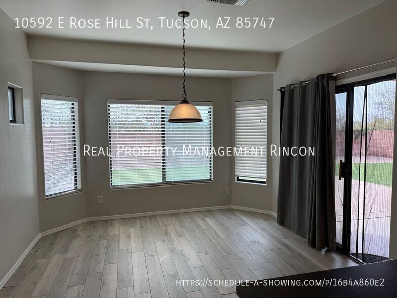 Building Photo - 10592 E Rose Hill St