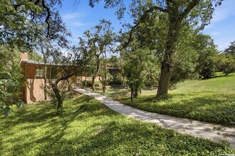 Building Photo - 207 Canyon Dr