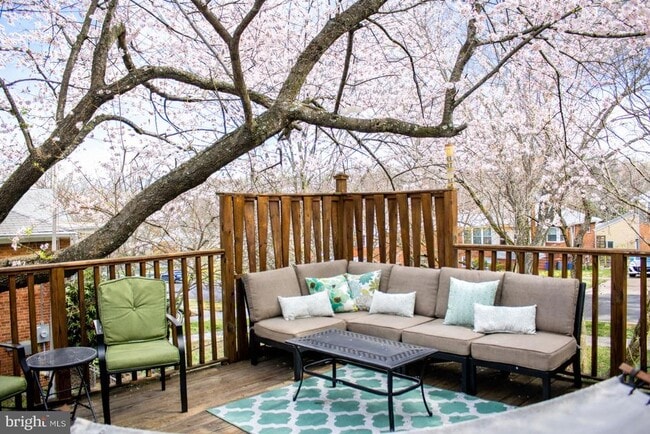 Building Photo - 9510 Warren St