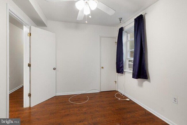 Building Photo - 240 W Girard Ave