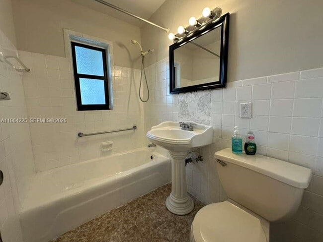 Building Photo - 926 Polk St