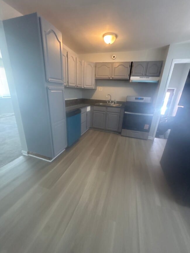 Building Photo - 9122 Orangewood Dr