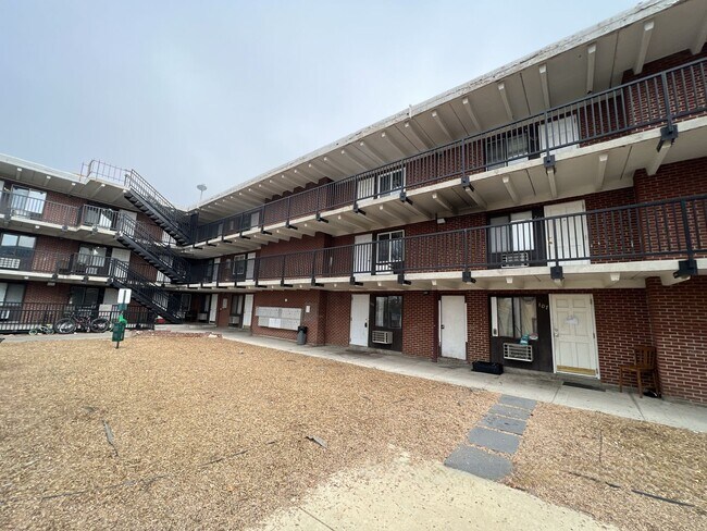 Building Photo - 2 Bedroom 1 Bathroom Apartment in Aurora