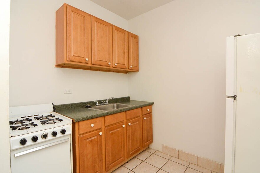 Building Photo - 4856 N Damen Ave