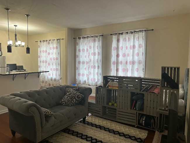 Building Photo - 402 N Delaware St