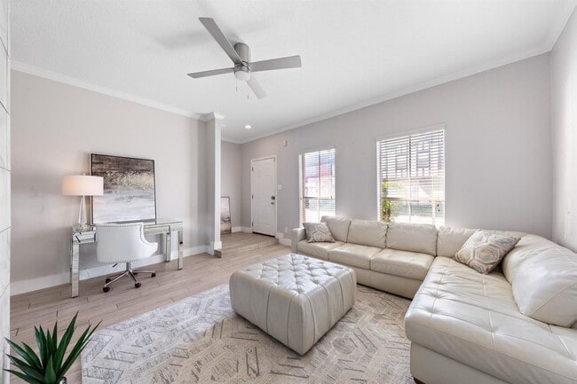 Building Photo - 7700 Creekbend Dr