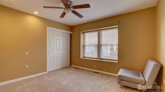 Building Photo - 18B Thomas Paine Dr