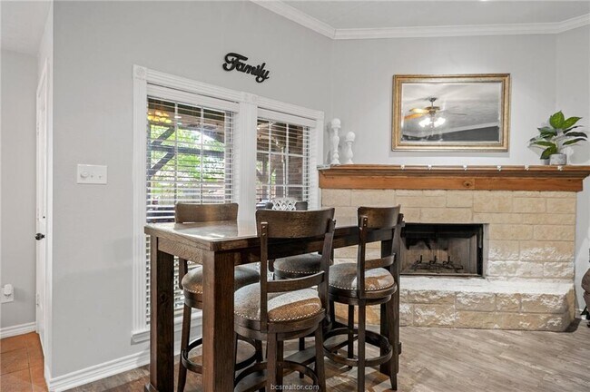 Building Photo - 912 Emerald Dove Ave