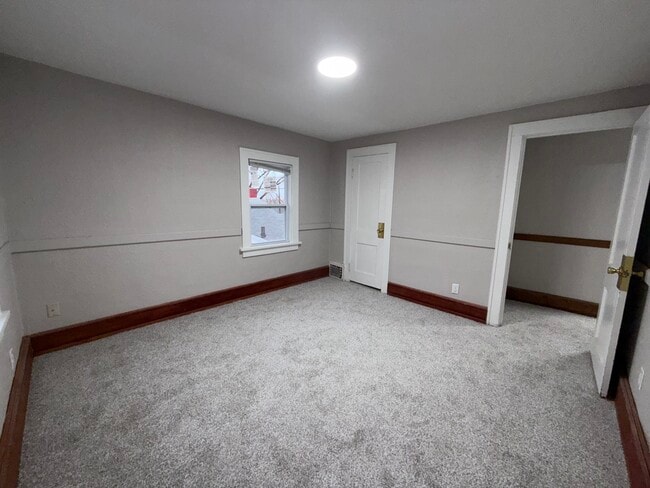 Building Photo - 317 E Irvington Ave