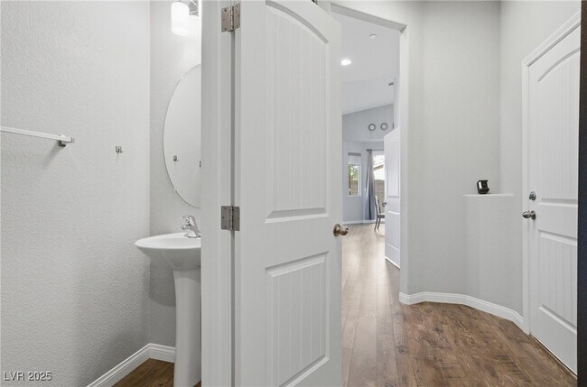 Building Photo - 692 Nathanial Ct