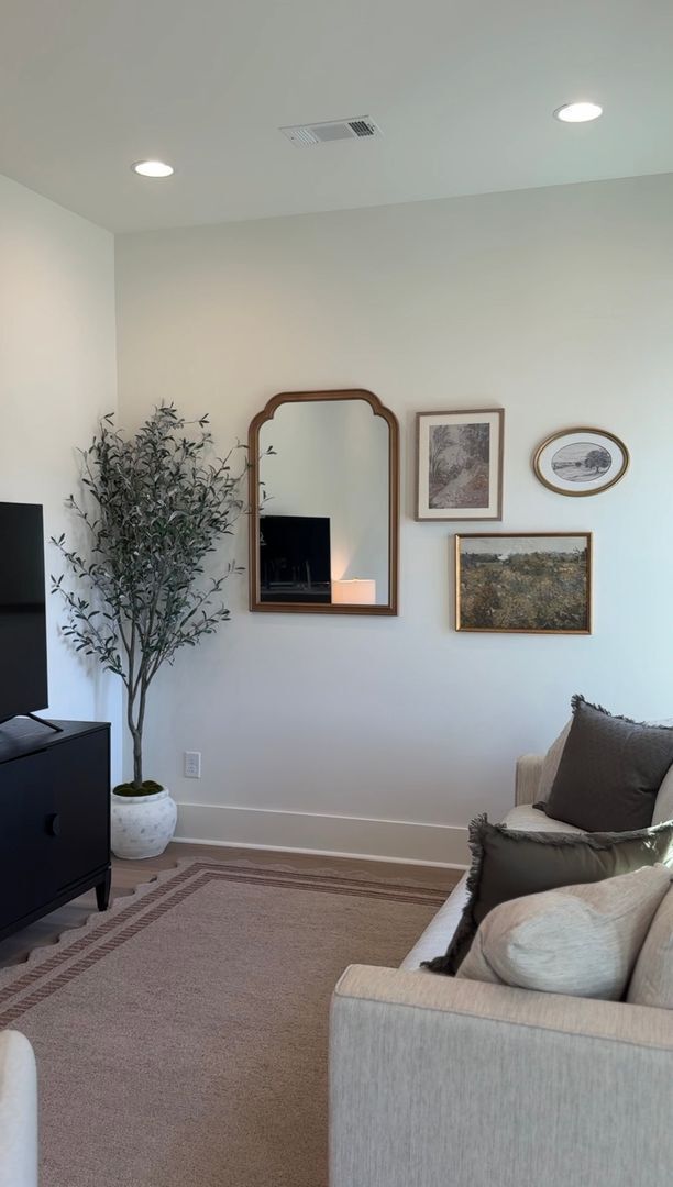 Building Photo - Awesome New Construction 5BR House Close to Campus