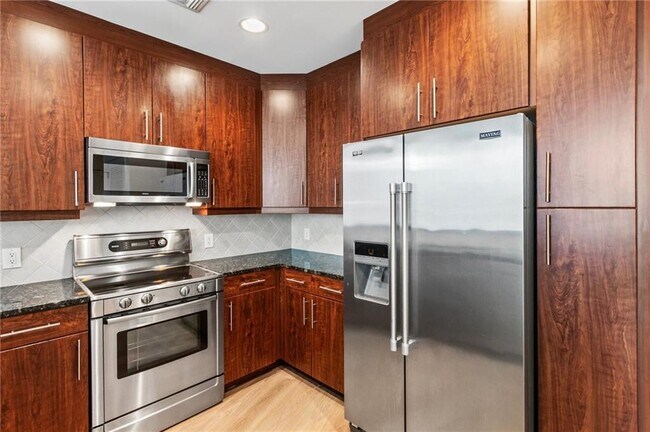 Building Photo - 1080 Peachtree St NE