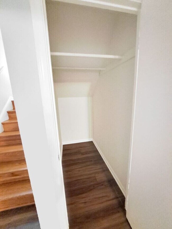 Building Photo - Coming Soon! Attractive Mid Century Modern...