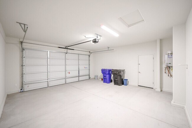 Building Photo - New 4 Bedroom + Den Home in Asante Community