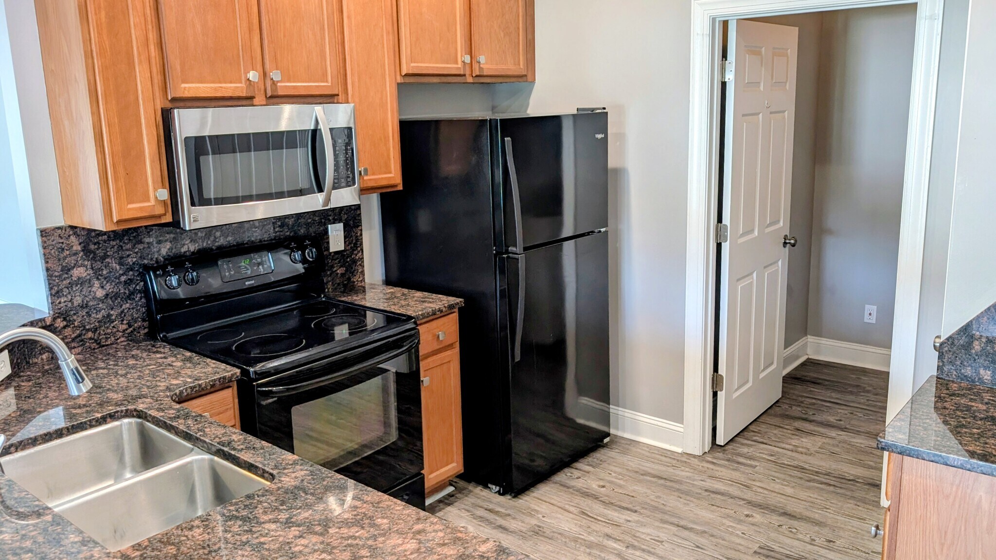 Building Photo - 5054 Belleglen Ct