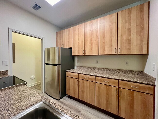 Building Photo - 3-Bed, 2-Bath Condo with Garage! One month free!