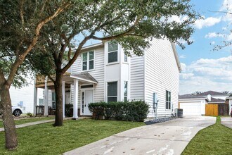 Building Photo - 3-Bedroom Townhouse with Open Floor Plan and Spacious Backyard Near Lackland AFB