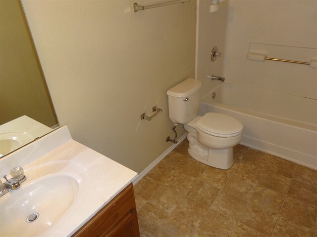 Building Photo - 1409 Ashview Cir