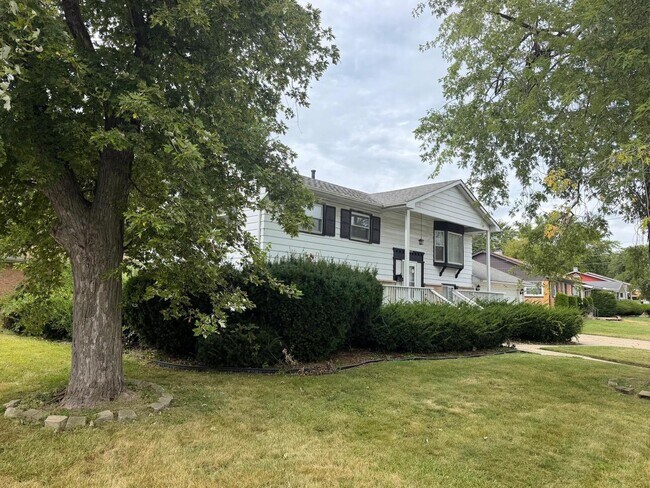Building Photo - 15726 Avalon Ave