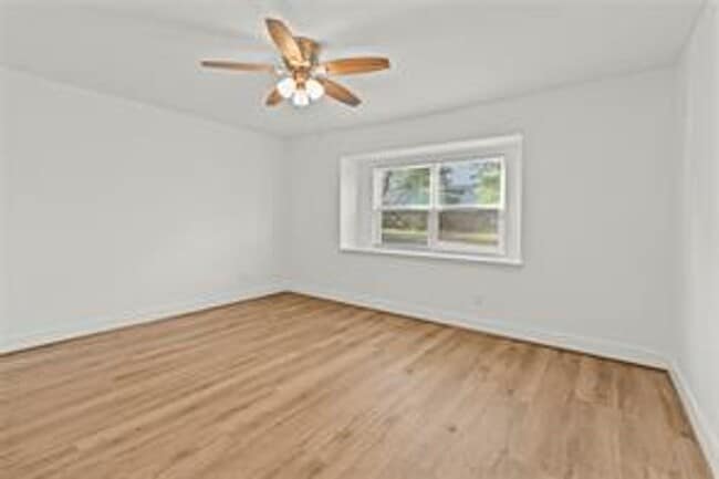 Building Photo - 2114 Eaglerock Dr