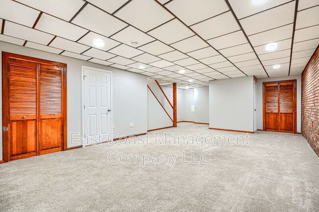 Building Photo - 12 Perryfalls Pl