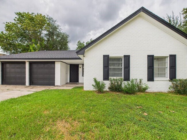 Building Photo - 5814 Fontenelle Dr