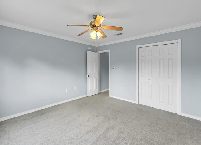 Building Photo - 5897 Saratoga Dr