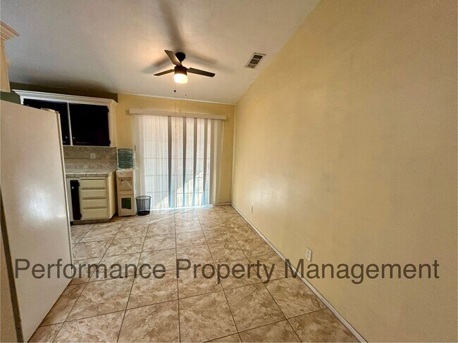 Building Photo - Cute 3 Bed/2 Bath SW Bakersfield Home w RB...