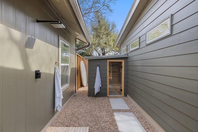 Building Photo - 8202 Cache Dr