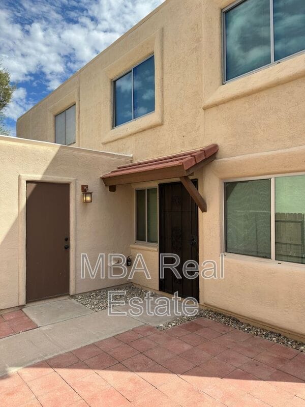 Building Photo - 8037 E Glenrosa Ave