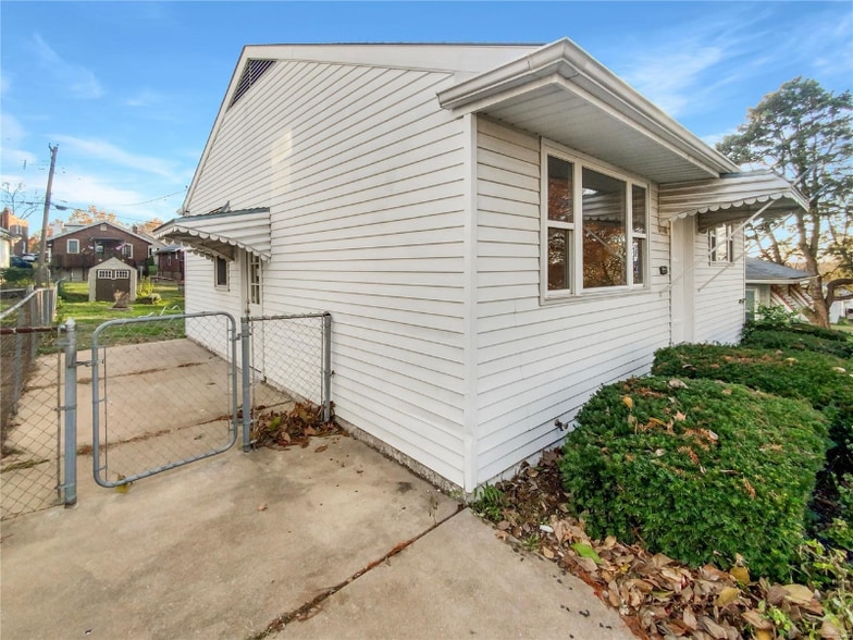 Building Photo - 6448 Clifton Hills Dr