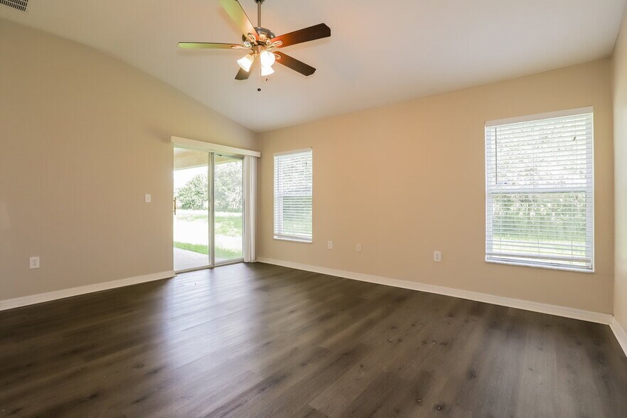 Building Photo - 2419 Hamlet Cir
