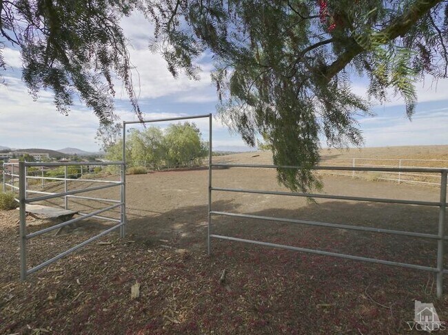 Building Photo - 167 Rimrock Rd