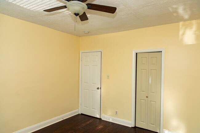 Building Photo - 505 Denison St