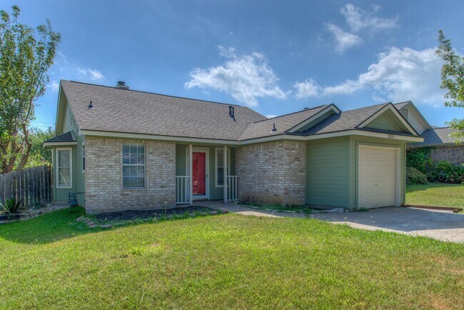 Building Photo - Great home with easy maintenance flooring.