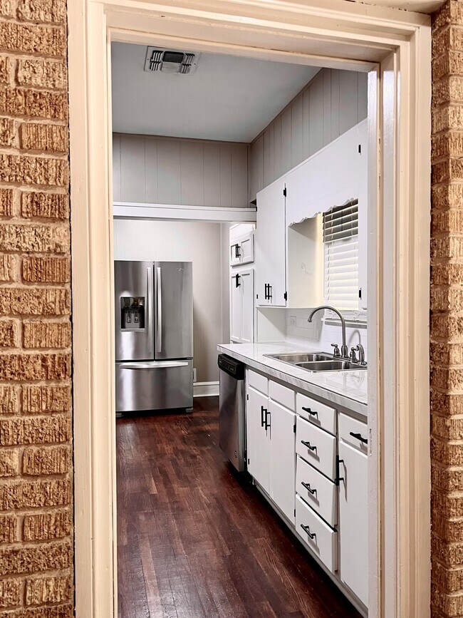 Building Photo - 2808 Morrow Ave